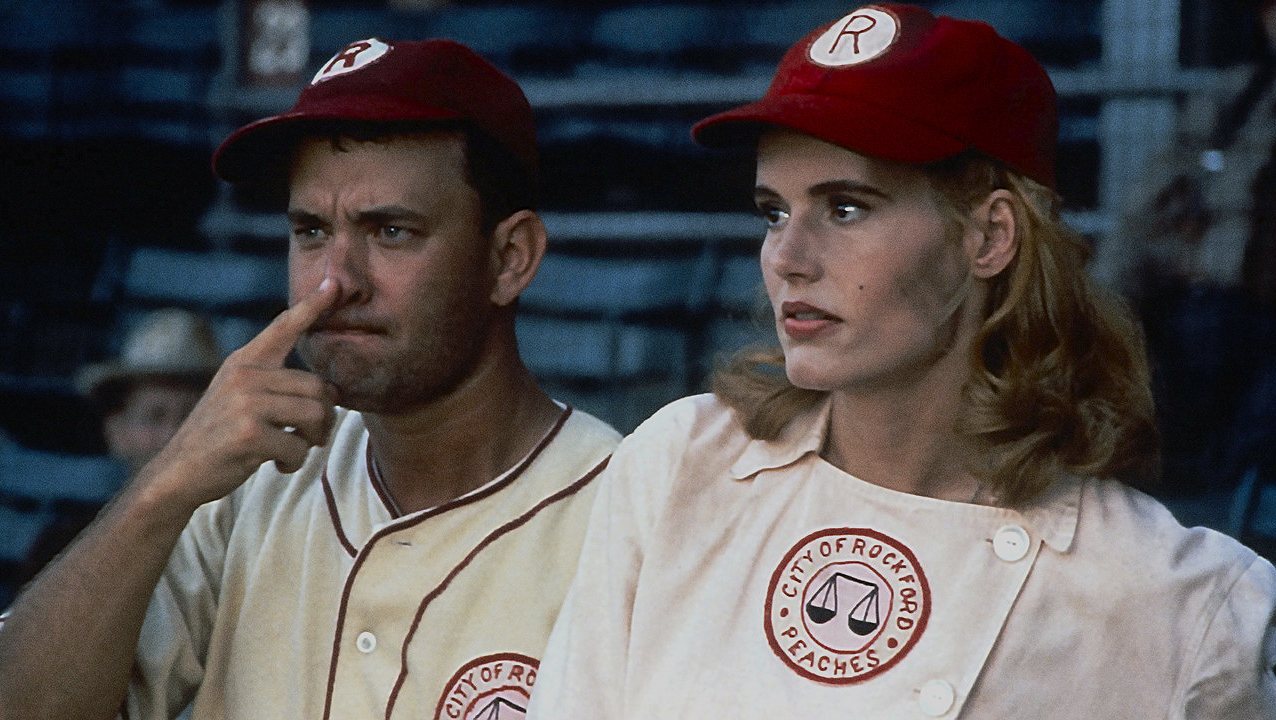 เมื่อผู้หญิงขว้างบอลแรงกว่าผู้ชาย : ‘A League of Their Own’ หนังเบสบอลที่ซ่อนบทเรียนชีวิตไว้เต็มเกม